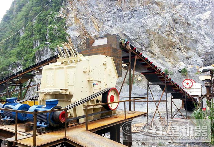 顎式破碎機(jī)+反擊式破碎機(jī)現(xiàn)場 顎式破碎機(jī)+反擊式破碎機(jī)現(xiàn)場