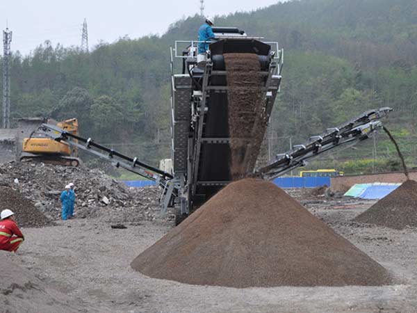 混凝土骨料現(xiàn)場作業(yè) 混凝土骨料現(xiàn)場作業(yè)