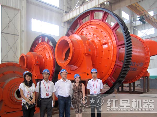 濕式球磨機(jī)用戶(hù)來(lái)訪(fǎng)