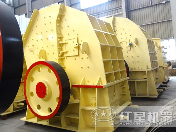 PCZ1615錘式破碎機(jī)側(cè)面 PCZ1615錘式破碎機(jī)側(cè)面