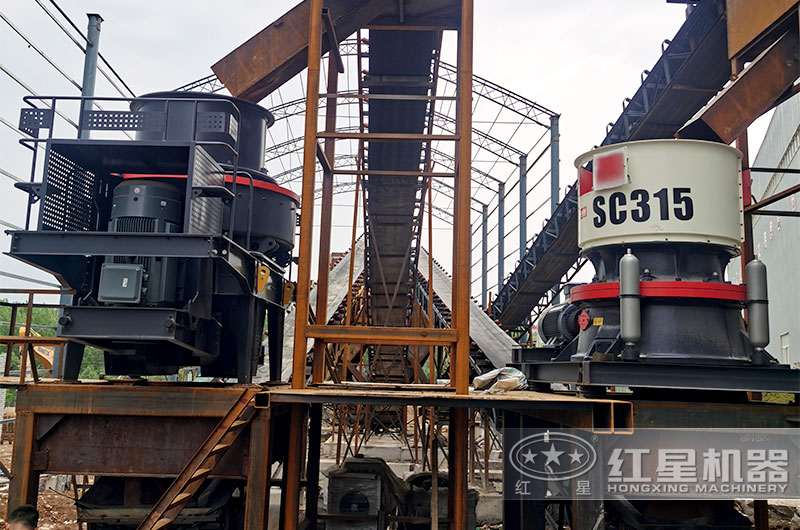 圓錐破和制砂機加工現(xiàn)場 圓錐破和制砂機加工現(xiàn)場