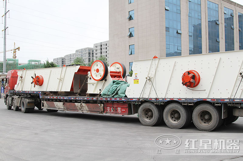 紅星顎式破碎機(jī)裝車(chē)發(fā)貨現(xiàn)場(chǎng) 紅星顎式破碎機(jī)裝車(chē)發(fā)貨現(xiàn)場(chǎng)