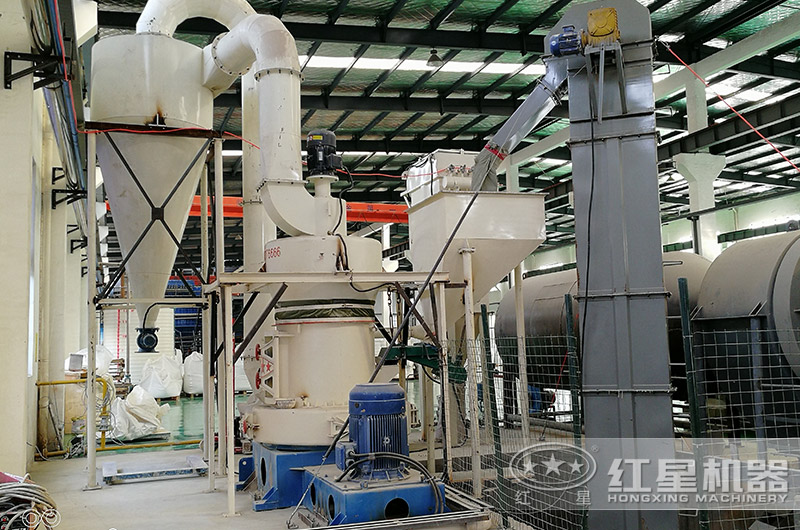 超細(xì)立式磨粉機(jī)環(huán)?，F(xiàn)場(chǎng)