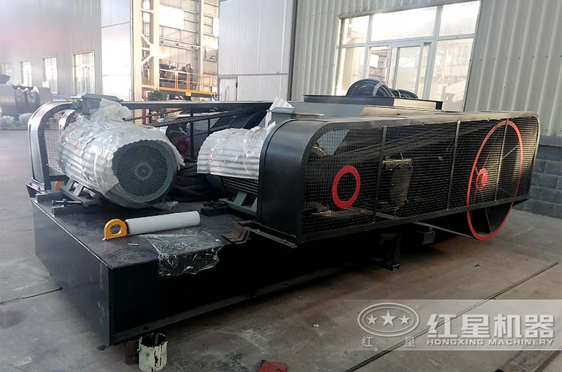 對輥破碎機(jī)設(shè)備實拍 對輥破碎機(jī)設(shè)備實拍