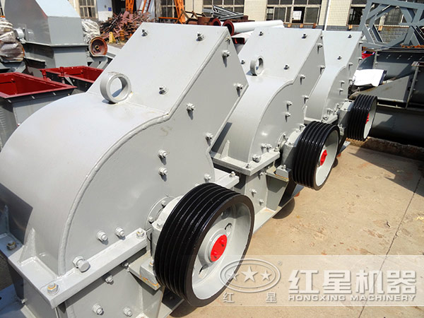 錘式破碎機(jī)側(cè)面圖 錘式破碎機(jī)側(cè)面圖