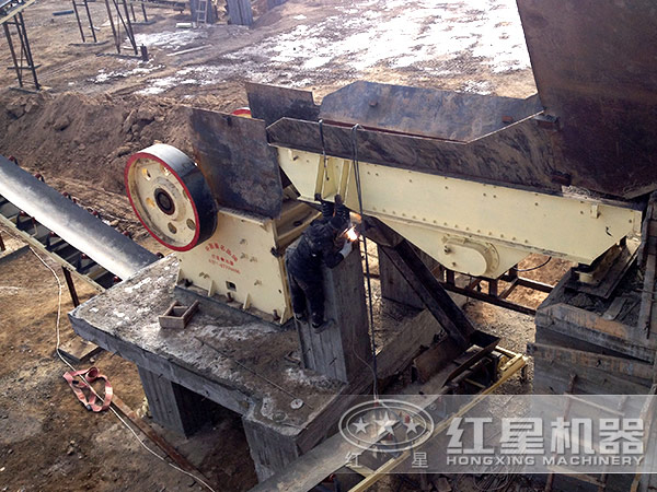 現(xiàn)場(chǎng)作業(yè)中 現(xiàn)場(chǎng)作業(yè)中