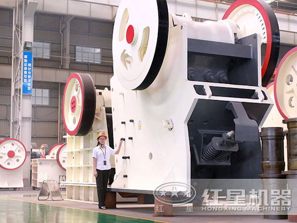 鵝卵石顎式破碎機(jī)用戶(hù)來(lái)訪車(chē)間