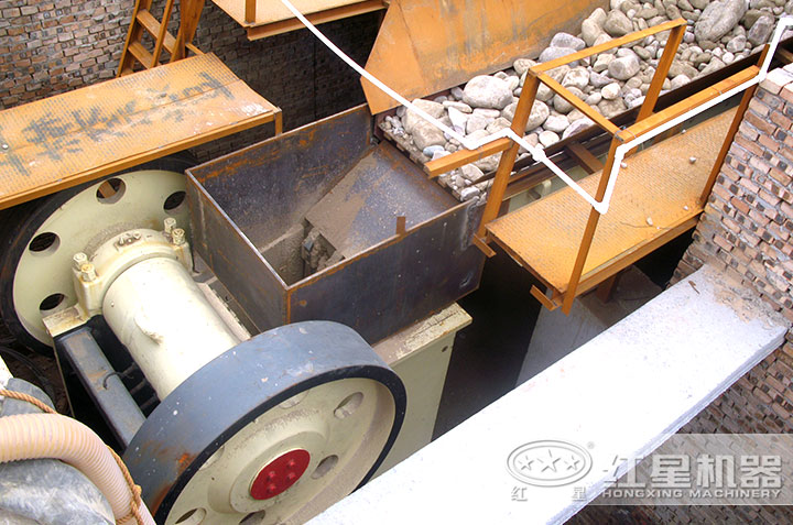 顎式破碎機(jī)、給料機(jī)