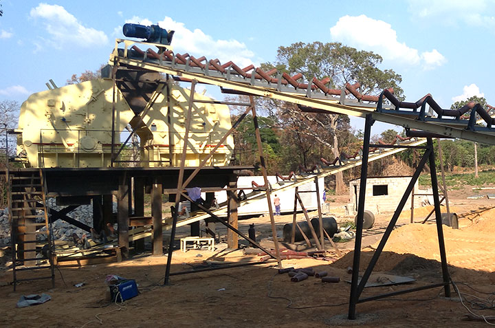 青石破碎用反擊破作業(yè)現(xiàn)場 青石破碎用反擊破作業(yè)現(xiàn)場