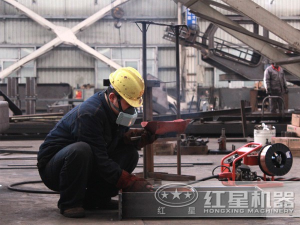 紅星移動(dòng)碎石機(jī)生產(chǎn)車(chē)間 紅星移動(dòng)碎石機(jī)生產(chǎn)車(chē)間