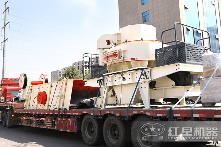 紅星車間正在裝車發(fā)貨的打沙機(jī) 紅星車間正在裝車發(fā)貨的打沙機(jī)