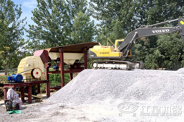 PCZ1410型號重錘式破碎機生產(chǎn)現(xiàn)場 PCZ1410型號重錘式破碎機生產(chǎn)現(xiàn)場