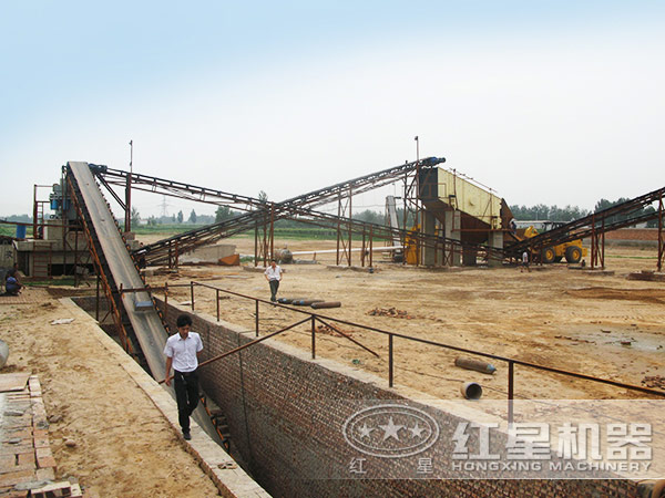 破碎生產(chǎn)線中的圓振動(dòng)篩 破碎生產(chǎn)線中的圓振動(dòng)篩