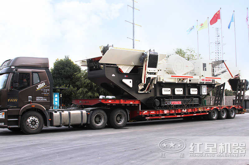 履帶移動式破碎機發(fā)貨現(xiàn)場 履帶移動式破碎機發(fā)貨現(xiàn)場