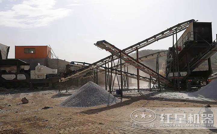 移動破碎機(jī)客戶現(xiàn)場 移動破碎機(jī)客戶現(xiàn)場