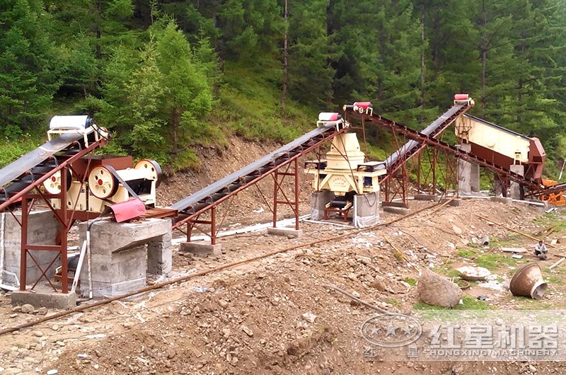 顎式破碎機作業(yè)現(xiàn)場 顎式破碎機作業(yè)現(xiàn)場