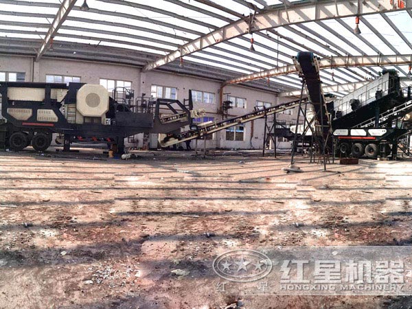 流動顎式碎石機生產現(xiàn)場 流動顎式碎石機生產現(xiàn)場