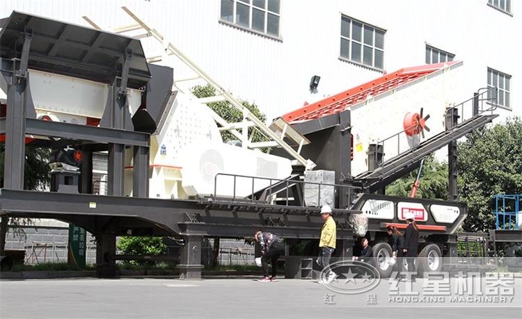 客戶參觀車(chē)載流動(dòng)錘式破碎機(jī) 客戶參觀車(chē)載流動(dòng)錘式破碎機(jī)