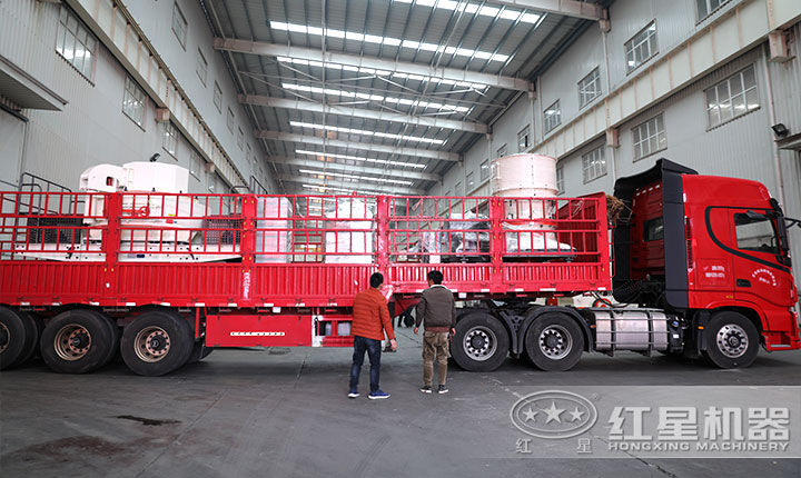 圓錐破碎機(jī)發(fā)貨現(xiàn)場(chǎng) 圓錐破碎機(jī)發(fā)貨現(xiàn)場(chǎng)