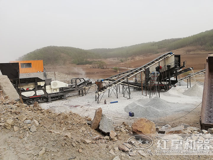 移動(dòng)破石機(jī)生產(chǎn)現(xiàn)場 移動(dòng)破石機(jī)生產(chǎn)現(xiàn)場