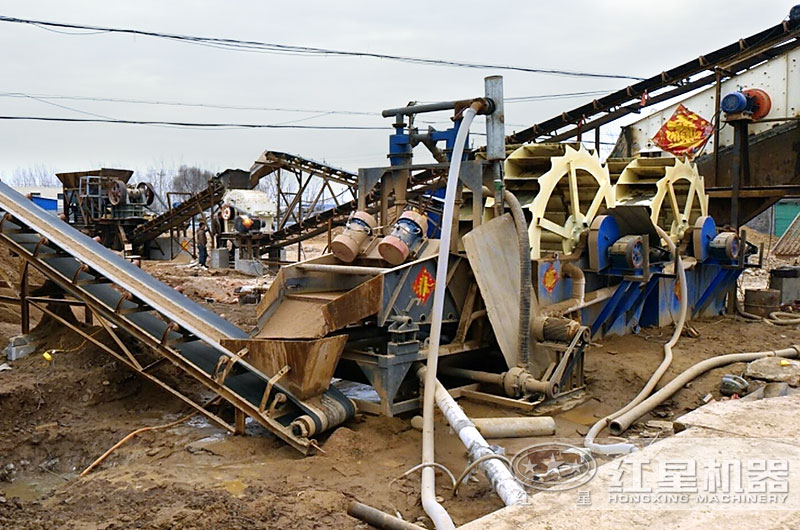 制砂機(jī)與洗砂機(jī)作業(yè)現(xiàn)場 制砂機(jī)與洗砂機(jī)作業(yè)現(xiàn)場