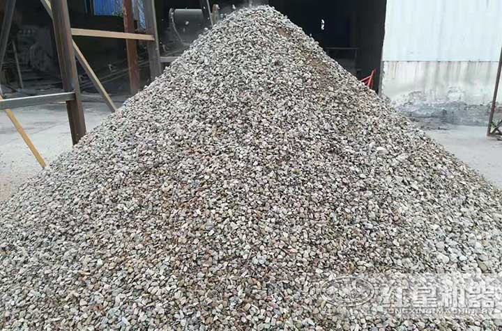 圓錐碎石機(jī)作業(yè)現(xiàn)場(chǎng)物料圖 圓錐碎石機(jī)作業(yè)現(xiàn)場(chǎng)物料圖