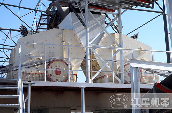 反擊式破碎機作業(yè)現(xiàn)場 反擊式破碎機作業(yè)現(xiàn)場