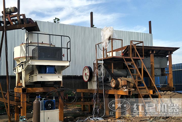 花崗巖制砂機(jī)生產(chǎn)現(xiàn)場 花崗巖制砂機(jī)生產(chǎn)現(xiàn)場