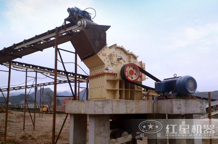 細(xì)碎機(jī)作業(yè)現(xiàn)場 細(xì)碎機(jī)作業(yè)現(xiàn)場