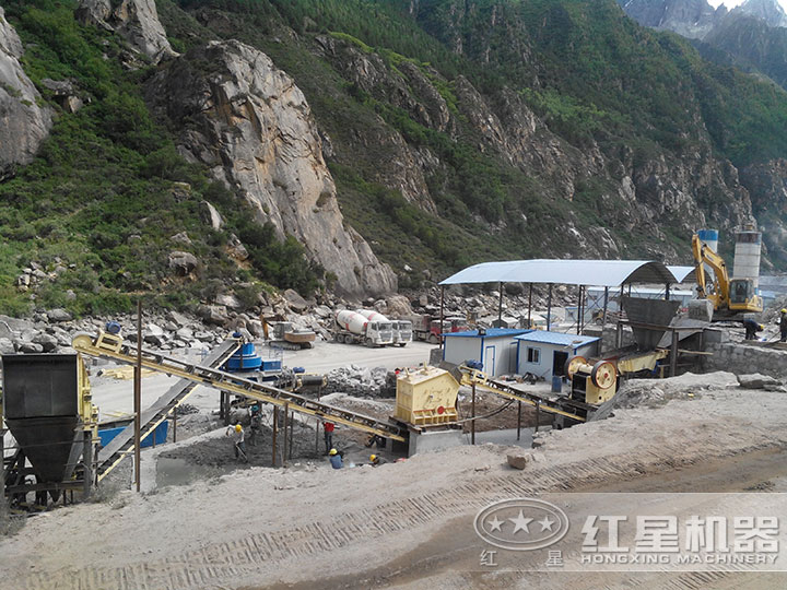 大型制砂機現(xiàn)場 大型制砂機現(xiàn)場