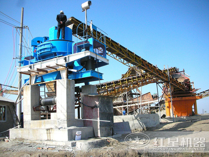 大型制砂機現(xiàn)場 大型制砂機現(xiàn)場