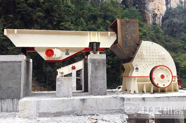 PCZ型重錘式破碎機客戶現(xiàn)場 PCZ型重錘式破碎機客戶現(xiàn)場