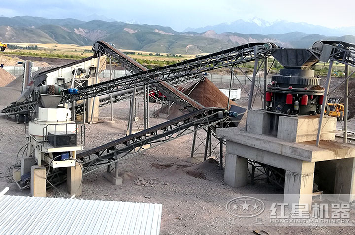 破石機(jī)作業(yè)現(xiàn)場 破石機(jī)作業(yè)現(xiàn)場