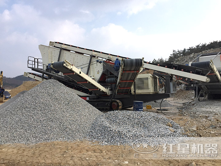 履帶式液壓驅(qū)動(dòng)破碎站多臺(tái)聯(lián)機(jī)作業(yè) 履帶式液壓驅(qū)動(dòng)破碎站多臺(tái)聯(lián)機(jī)作業(yè)