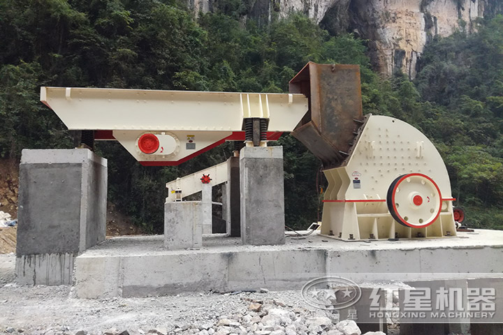 石灰石錘式破碎機現(xiàn)場 石灰石錘式破碎機現(xiàn)場