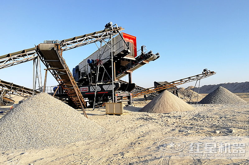 小型移動式破碎機(jī)作業(yè)現(xiàn)場 小型移動式破碎機(jī)作業(yè)現(xiàn)場