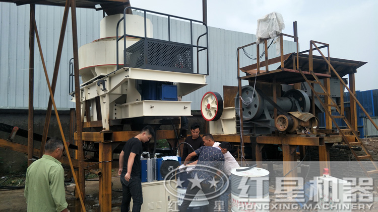 生產(chǎn)現(xiàn)場(chǎng)有很多，安排起來(lái)啦！