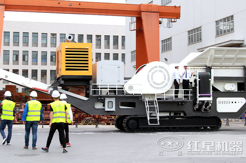 用戶到廠考察移動(dòng)式粉碎機(jī)器 用戶到廠考察移動(dòng)式粉碎機(jī)器