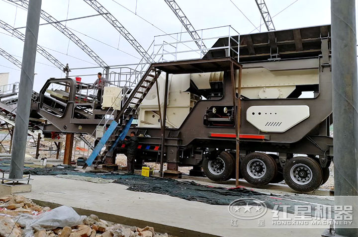 移動(dòng)制砂機(jī)作業(yè)現(xiàn)場 移動(dòng)制砂機(jī)作業(yè)現(xiàn)場
