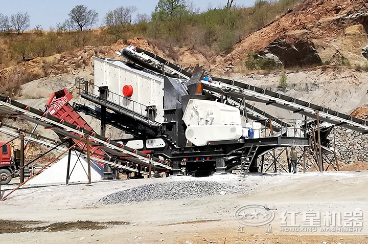 移動(dòng)制砂機(jī)作業(yè)現(xiàn)場 移動(dòng)制砂機(jī)作業(yè)現(xiàn)場