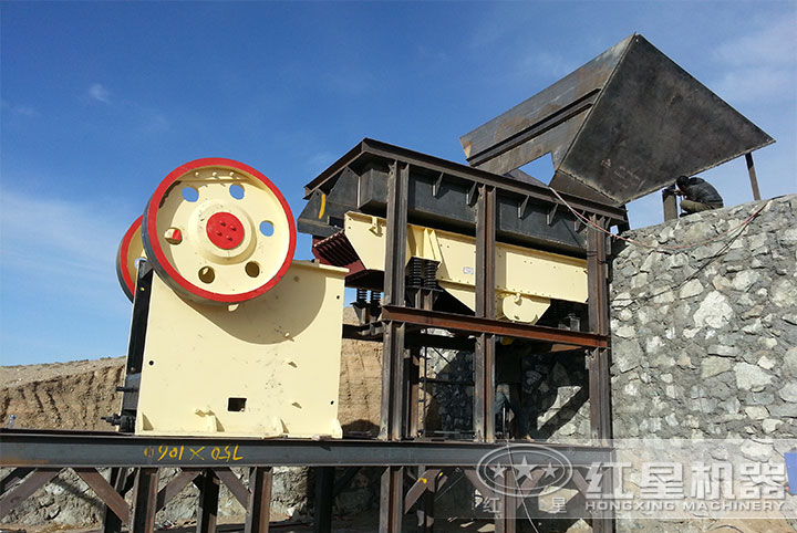 玄武巖顎式破碎機現場 玄武巖顎式破碎機現場