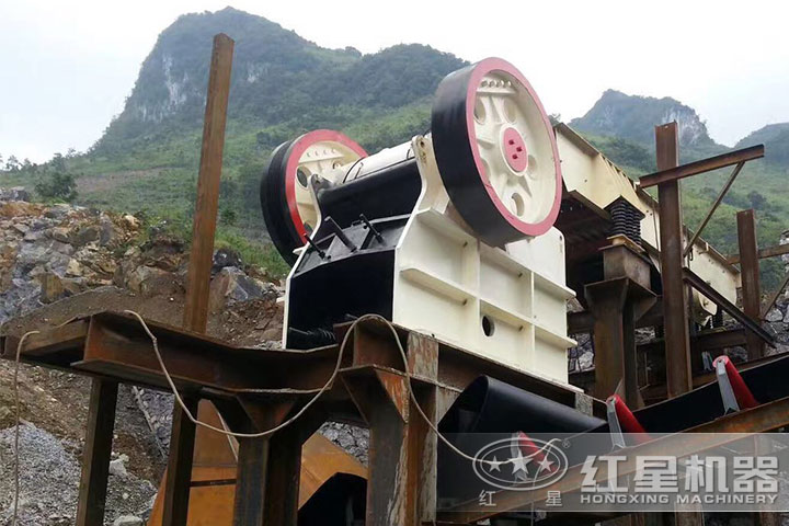 玄武巖顎式破碎機現場 玄武巖顎式破碎機現場