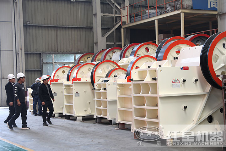 用戶到廠考察玄武巖顎式破碎機 用戶到廠考察玄武巖顎式破碎機