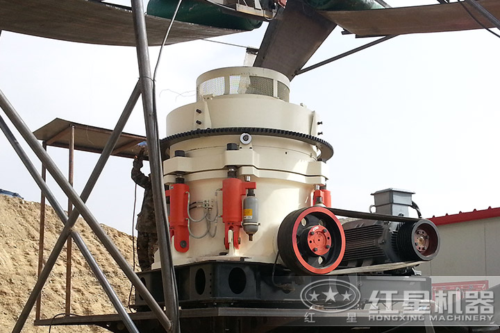 圓錐破碎機(jī)現(xiàn)場(chǎng)實(shí)拍 圓錐破碎機(jī)現(xiàn)場(chǎng)實(shí)拍