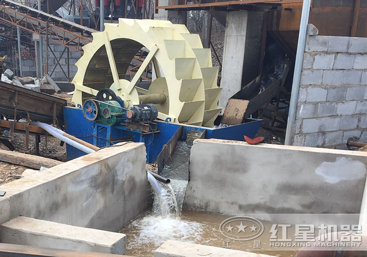 洗砂機(jī)作業(yè)現(xiàn)場(chǎng) 洗砂機(jī)作業(yè)現(xiàn)場(chǎng)