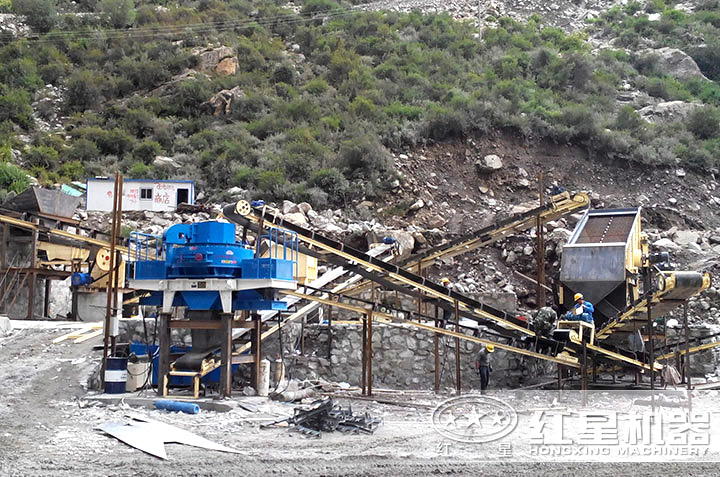 青石制砂機作業(yè)現(xiàn)場 青石制砂機作業(yè)現(xiàn)場