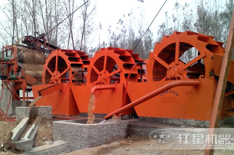 三臺洗砂機(jī)同時(shí)生產(chǎn)，更有效