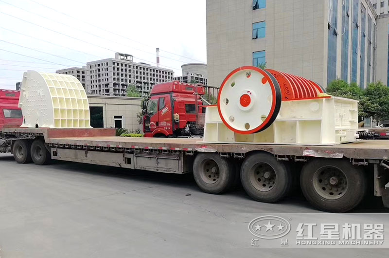 石頭破碎機(jī)發(fā)貨現(xiàn)場(chǎng),快速抵達(dá)用戶現(xiàn)場(chǎng) 石頭破碎機(jī)發(fā)貨現(xiàn)場(chǎng)