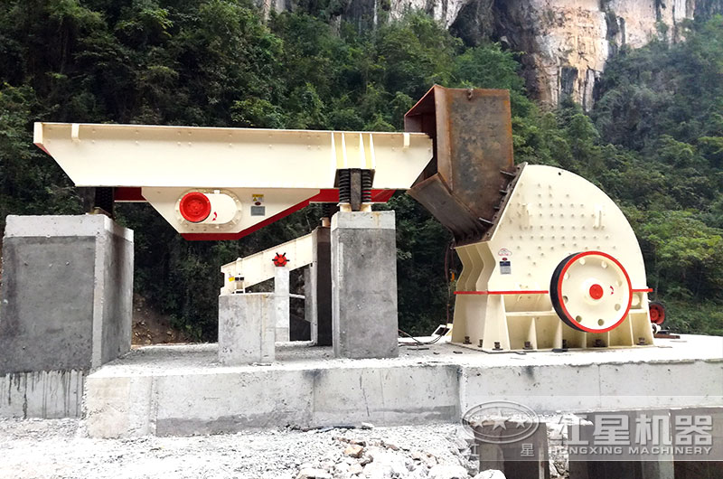 重錘式破碎機(jī)作業(yè)現(xiàn)場 重錘式破碎機(jī)作業(yè)現(xiàn)場