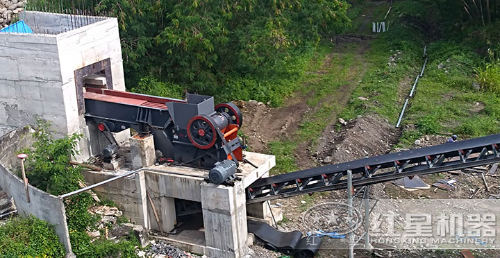 青石破碎現(xiàn)場(chǎng) 青石破碎現(xiàn)場(chǎng)